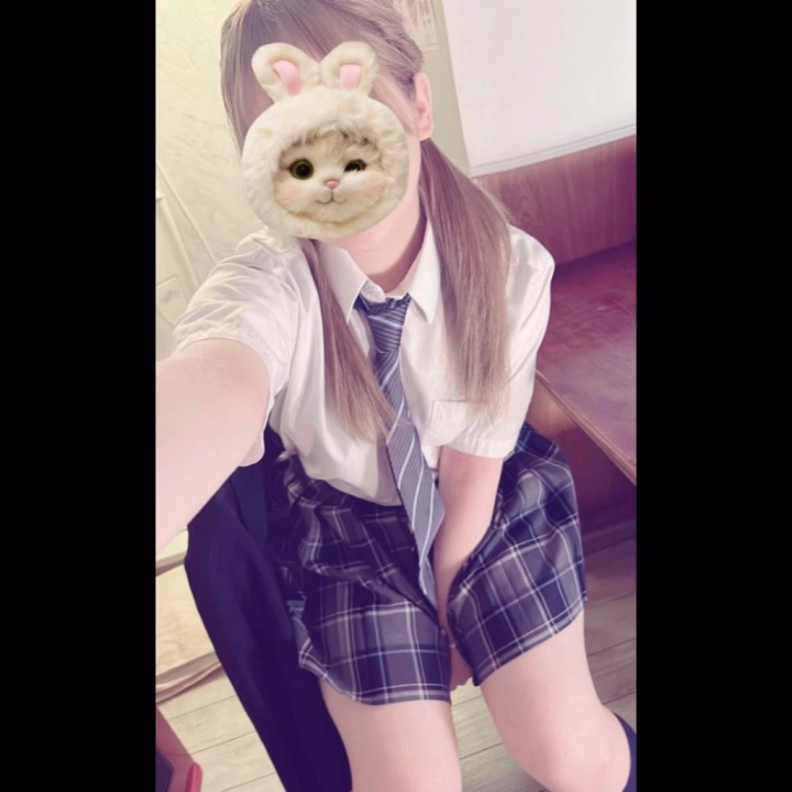 せんせーおはようございますっ！
 
れん、今日もいるよ〜！！
 
お外寒いけど、れんと
あったまろーね👀💗
 
次いつ登校するかきめてないから、
会いに来てくれたら嬉しいな☺️