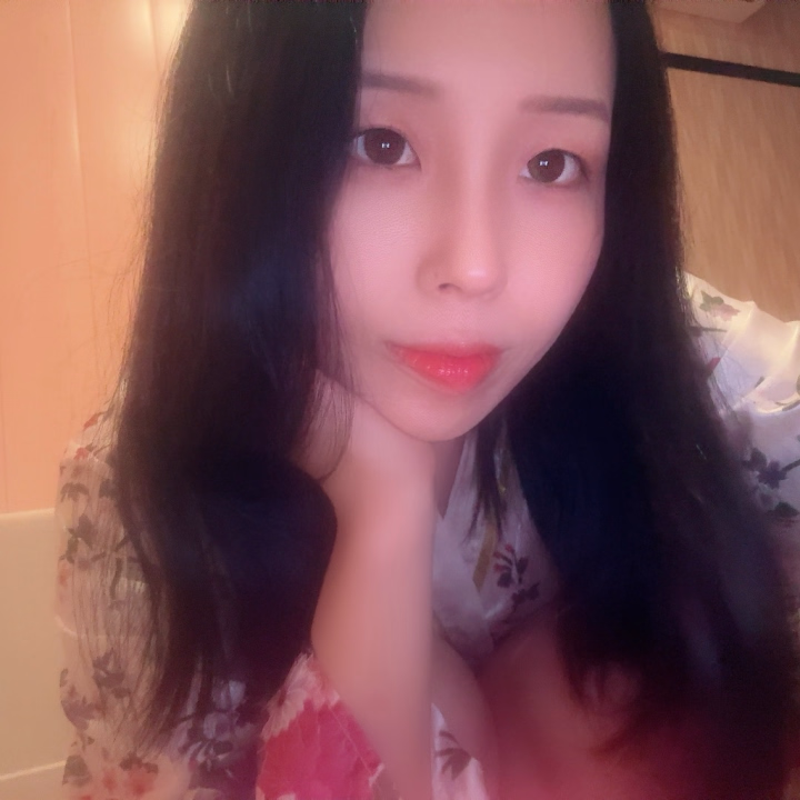 そいえばさ
2度目ましてのお兄さんが謎封筒もってて
なんそれ？って聞いたら
回数券っての発売してるみたいで！！

なんかお得らしい🉐
詳しくはよくわかってないけど
お得らしい！！！！

あとポイント貯めると貰える
みたいなのもやってるみたいで。

この前そいえばぱんつぱんつ言ってた人いたな
と。ポイント貯めましょ
そんでもって回数券も要チェックしましょ😌

待合室とかに案内貼ってあるから見てみてねー！

という雑告知😇
言われたからじゃなくてそいえば
って思ったから書いとく🤣

こっからヒメチャンネル経由の予約の方
ちまちま来て貰えるので告知大事かなって😗