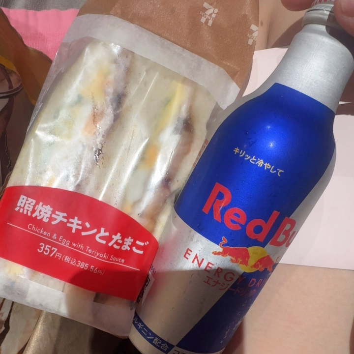 翼をさずけられ
まともなご飯を与えていただき
ゆけたんの血となり肉となる…
猪肉待ってるね…大好物だからね…🐗
前半ありがとうございました!
なんか最近ずっと職場の人達としか
関わってなかったから
人見知り発動しそうだったので…
スタートからここまで何回も来てくれてる方なのは
マジでありがたかったです😭
いつもありがとうございます😘
いつもより長い時間にしたのに
結局ずっと喋り倒してたのがスタートのハイライト
あっという間すぎて時間みてびびった🤣
意地でも温泉に行きたくて仕方ない六花さん
後半も頑張る😇