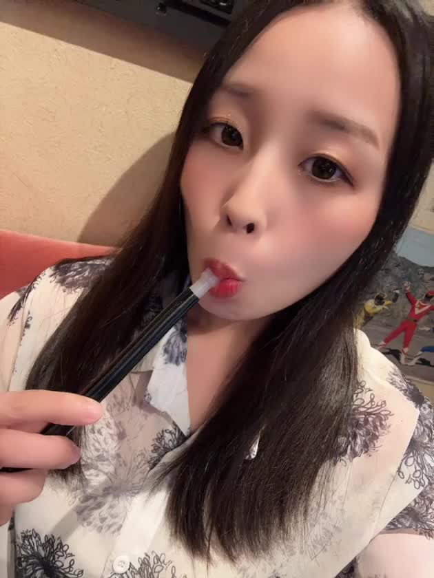 おはようございます☀️

昨日は夜久しぶりにシーシャ行ってきた！
ちゃんとヤニクラです😗
非喫煙者ゆえのやつです😂

凱旋門はですね…
結局カルパナ軸にしちゃって
ワイド取れず…😭
でもダリズの単勝は買ってたので
まぁ、まぁまぁ。

ダイヤモンドネックレスは絶対！
って思ってたのに軸ミス😭

まぁでもプラスで終わったから
オールオーケー🙆‍♀️

お店の常連さんと妹と
わーわー言いながら過ごしておりました🤣

さて、今日こそ米子の日程決めるぞ！