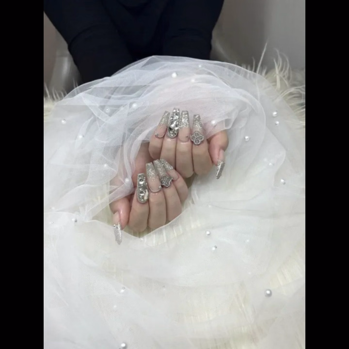 やっほーりあです♡
今日は17:00～居ます！
今ネイルしてないからそろそろネイルしたいなぁ何色にしよっかな💅🏻🙃
今日もいっぱい楽しもーね🤍
