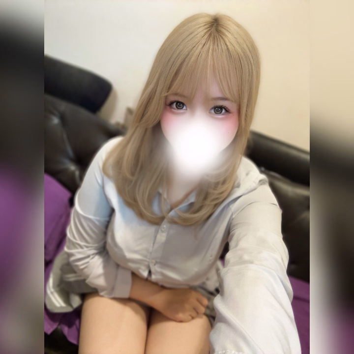 おはよぉ(  ¯꒳​¯ )ᐝ

ひなの‪⸜‪‪‪‪🐣⸝‬‪‪です♡♡

💗3号館にて出勤してます💗

7:00〜24:00までいます☺️✨

実は最近ちょこっとイメチェンしました🤭🤍

髪の毛を少し切って、髪色も明るめにしてみたよ💇🏼‍♀️✨

でもこの髪色は期間限定🥺
また黒髪に戻す予定だから、今のひなのを見れるのは今だけかも…？🤍

見慣れてるお兄さんも、初めましてのお兄さんも、
ぜひ会いに来て感想聞かせてほしいな🥰

今日は24時までいるので、
ゆっくり過ごしたい方も大歓迎です💗

そして【6日も7:00〜24:00】で出勤予定です✨

今の髪色のうちに会いたいなって思ってくれたら嬉しいです🥺🫶

ご予約お待ちしてます♡♡