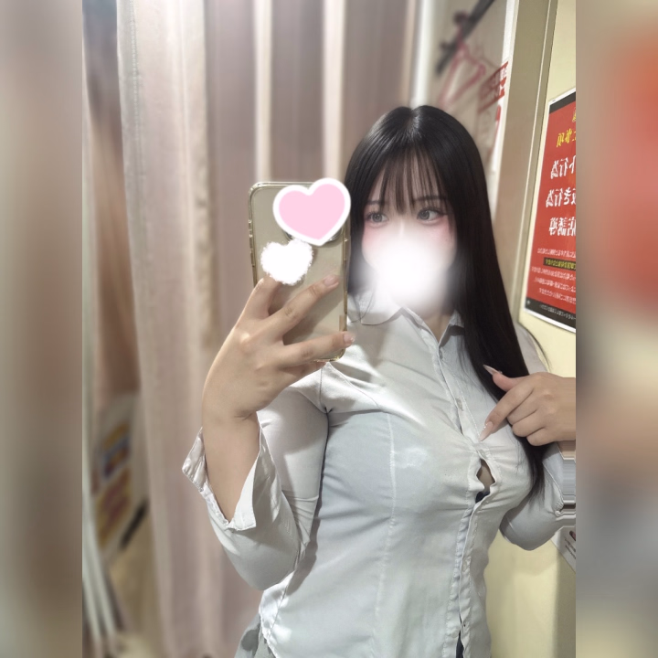 おはよぉ(  ¯꒳​¯ )ᐝ

ひなの‪⸜‪‪‪‪🐣⸝‬‪‪です♡♡

💗本日は3号館にて出勤してます💗
7:00〜24:00までいます☺️✨

今日はちょっとだけ
いつもより距離近めでいたい気分…🤍

ふとした瞬間にドキッとさせちゃうかもだけど、
それでもいい人、会いにきてほしいな💗

ゆっくり過ごすのも好きだし、
ちょっとだけ刺激ある時間も一緒に楽しめたら嬉しいです🥰

初めましての方も大歓迎です✨
気になってくれてるなら、今日タイミングかも…？🤍

長い時間いるので
好きなタイミングで来てくれたら嬉しいな💗

4/10、4/11も出勤しているよ(*´ω｀*)

ご予約お待ちしてます📩✨