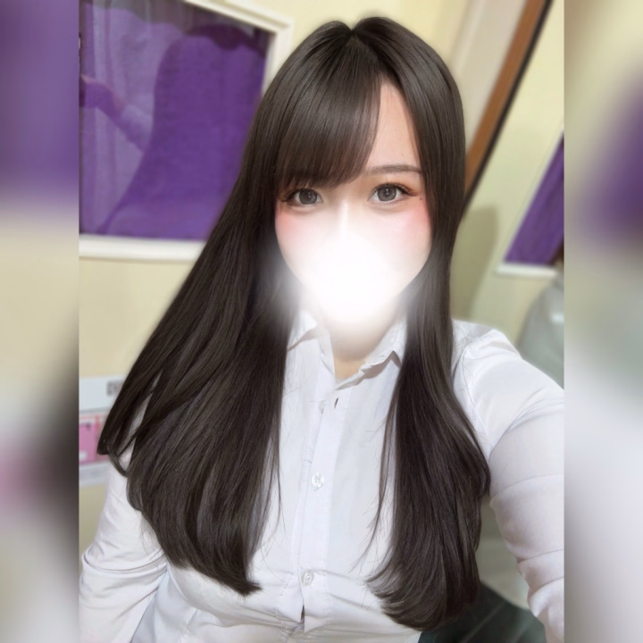 おはようございます☀️  

今日は 3号にて7時〜16時まで出勤してます💗  
朝からお昼、夕方まで一緒に過ごせる日だよ…♡

まったりした時間も好きだし、ドキドキする時間も好き☺️  
優しいお兄さんに会えたら嬉しいなって思ってます✨  

「写真可愛いね」って言ってもらえるとすごく嬉しいので  ぜひ会いに来てほしいな…🥺💕

はじめましてのお兄さんも大歓迎です💌  
今日も素敵な出会いがありますように✨  

お誘い・ご予約お待ちしてます(*´³`*)