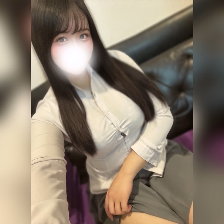 おはよぉ(  ¯꒳​¯ )ᐝ♡

ひなの🐣です!  

久しぶりに出勤しました…♡  
ちょっと間が空いちゃったので、少しドキドキしてます🫣  

今日は3号館 7:00〜24:00 までいます🕊️  

久しぶりだから、  
いっぱい甘えさせてくれる優しいお兄さんに会えたら嬉しいな…🥺💗  

朝のゆったりした時間も、  
お昼のまったりタイムも、  
お仕事終わりの夜の癒しの時間も…  

今日は 長くいるのでタイミング合ったらぜひ会いに来てほしいです♡  

「久しぶりだね」って言いに来てくれたら  
すごく喜びます☺️  

今日も素敵な出会いがありますように✨  
会えるの楽しみに待ってます🫶