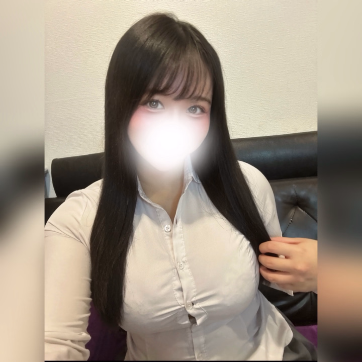 おはよぉ(  ¯꒳​¯ )ᐝ

ひなの🐣です♡♡

GW終わったあとって、なんか急に疲れくるよね🥺  

そんな中だけど、今日は3号館にて7時〜24時で出勤してます🤍  
ゆっくりしたいお兄さんも、癒されたいお兄さんも待ってるよ🫶  

最近「写真と雰囲気違う！」って言われること多くて、  
実際会った方が好きかもって言ってもらえるの地味に嬉しい…🤭  

長い時間いる日はタイミング合わせやすいと思うので、  
会いに来てくれたらいっぱい甘やかします🕊💕  

🎀17日7時〜24時
🎀18日18時～24時
出勤予定です✨  

先の予約も大歓迎だから、予定空けてくれたら嬉しいな🐰