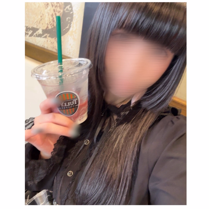 アサイーのヨーグルトドリンク♡です✨
 
飲みかけなのはご愛嬌🤭🩷
 
 
アサイーボウルとかもすきです！✨
フルーツたっぷりでしあわせな気持ちになれます(*˘︶˘*).｡.:*♡
 
暑くなってきたので、さっぱりひんやりなものが欲しくなりますね⟡.·
 
 
本日7:00〜12:30でいます！✋
 
ゆっくりおやすみをいただいて、さっちゃん準備万端です🥰🌟
 
おにいさんとたくさん、なかよし♡したいな( ៸៸ › ⩊ ‹ ៸៸)♡
よろしくお願いします♡