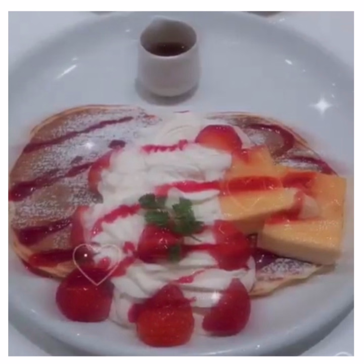 パンケーキのクリームはてんこもりがいちばん♡
 
たっぷりのホイップクリームと甘酸っぱいちごソースで食べるのがだいすきです♡
チョコとバナナもいいよね( ៸៸ › ⩊ ‹ ៸៸)♡
 
スイーツ食べてる時間とってもしあわせでだいすきです(⁎ᴗ͈ˬᴗ͈⁎)⟡.·
 
おにいさんのすきなスイーツは何ですか？💭🍰💕
 
 
 
今日は18:00〜24:00です！
久しぶりに夜います！
おにいさんとお会い出来るのを楽しみにしていますー！！♡
