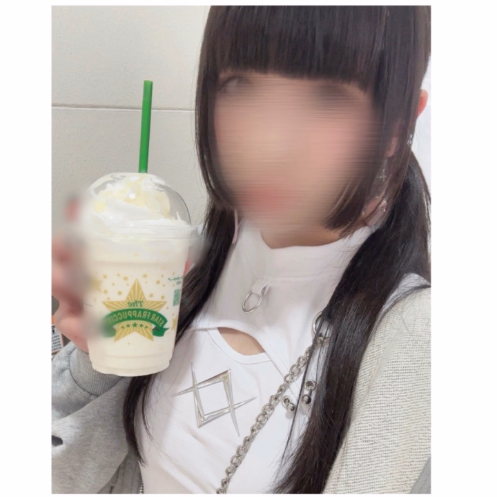 暑い日は冷たい飲みものが飲みたくなる🥤♡
 
さっちゃんはカスタムする派です！
SNSで見かけた美味しそうなカスタムを試してるよ〜☺️✨
 
好きなのに出会えたらリピしちゃいます(◍¯﹃¯◍)♡
 
あまいの飲みすぎないように、気をつけます！笑
 
 
おにいさんは、暑い日に欲しくなるものありますか？💭
 
 
本日は7:00〜16:00です！
華金🌸ですねー！( ´›ω‹｀)💕
たくさん盛り上がりましょう❤️‍🔥🌟