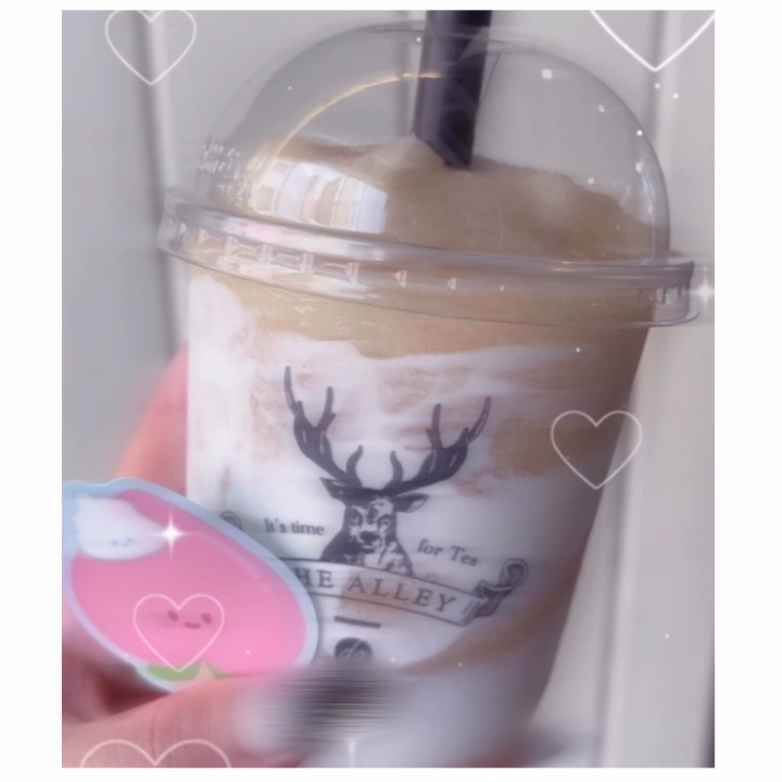 桃のフローズンドリンク♡
 
爽やかで冷たくて、暑い日にぴったりでした(*´ч`*)♡
 
 
可愛い桃ステッカーも貰えちゃいました！
 
ここのたぴおかがすごく好きです🥰🫶
あんまり店舗がないのが悔しいところ…！
 
冷たくてあま〜い♡ドリンクで、暑さをのりきります！🍀*゜
 
 
本日は7:00〜13:00です！
よろしくお願いします( *´꒳`*)