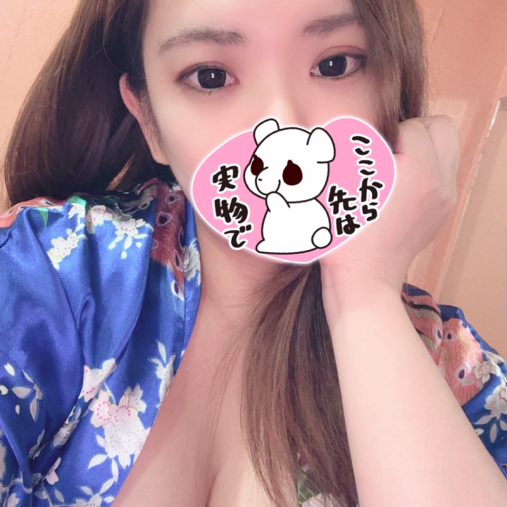 こんにちは、あこです♡

21時まで出勤しております❣️

今日は少し大人っぽい気分で、
ゆったりと心ほどける時間をご一緒できたら嬉しいです…🥰

いつもとは少し違う、
落ち着いた空気の中で感じるささやかなときめきを、
一緒に楽しみませんか？🫣💕

ふと目が合う瞬間や、何気ない会話の中で、
心が近づいていくようなひとときを過ごせたら素敵ですね…🥰

お疲れの方も、癒しを求めている方も、
あことゆっくり過ごしながら、
日頃の疲れをそっと忘れてくださいね😘

午後からも、素敵な出会いがありますように…♡

お会いできるのを、
楽しみにお待ちしております❣️
