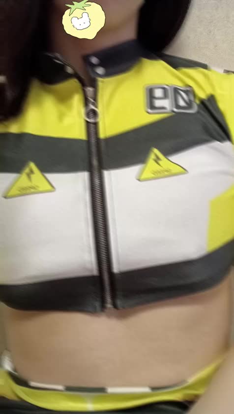 (チャック)固いなと思ったら…
引っ掛かっちゃいました😳💦

…失敗しちゃったけど、３回戦のイベントに乞うご期待くださいませ🎃🌟
