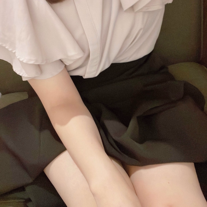 しろわいのあんずです🍑

くびれとふわっとしたおっぱいを褒めてもらえることが多いです🤍

飲み屋経験があるので、
まったりおしゃべりするのも大好き☺️

「初めてで緊張する…」って方も、
自然にリラックスできる空気を
大事にしてます🌷

マッサージも得意なので、
疲れてる方や癒されたい方もぜひ🫧

一緒に楽しい時間を過ごせたら
嬉しいです✨

よろしくお願いします🤍