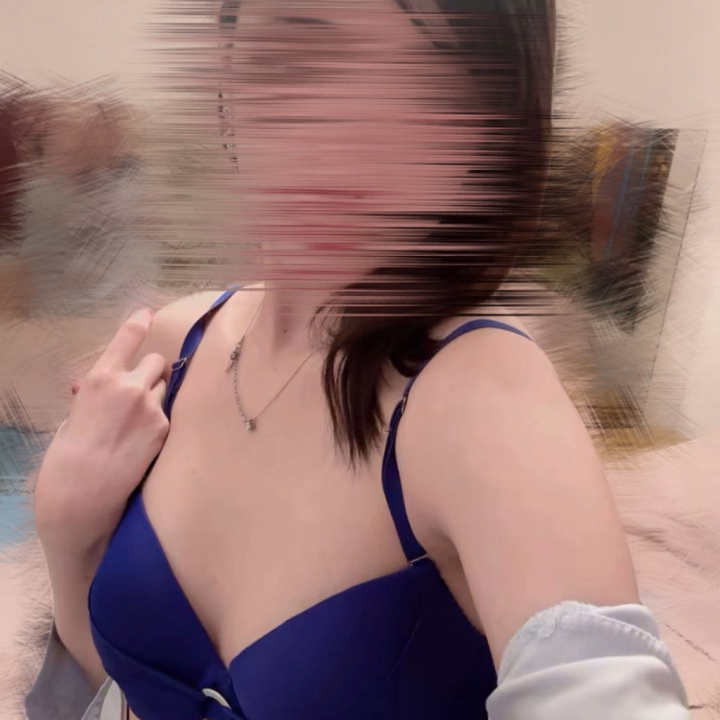 今日はいつもより大人っぽい雰囲気にしてみたよ🫣💕
こんなふゆはどうかな?♡
ぎゅーって甘えたくなる日もあるし、
いっぱい甘やかしてほしい日もあるの…🤍
ふゆと2人きりで、まったり濃密な時間を過ごさない?🥺💋
いっぱい癒して、いっぱいドキドキさせちゃうよ…♡
今日もお兄様からのお誘い待ってるね💙
ふゆに会いに来てくれたら嬉しいなっ🫶💕