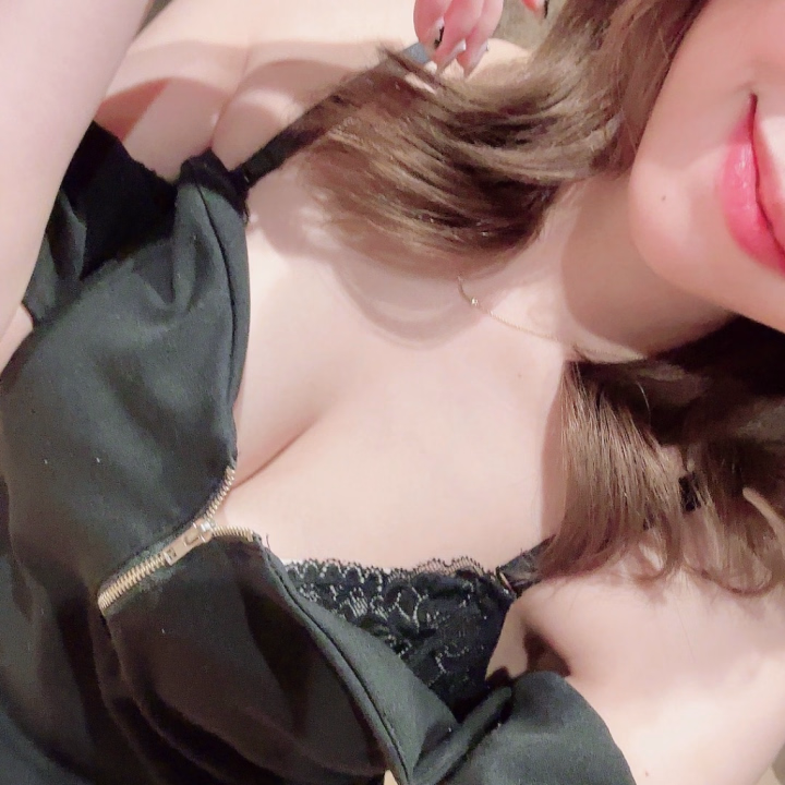おはよお！

なるきです🐥⸒⸒


今日はスタートから
お久しぶりのお兄さん
ありがとうございます🫶🏻


ロングでワクワクぬるぬるしちゃう...♡



そんななるきちゃまは

今日も9~16時でいます！！


日曜でおかえり前に来る方とか
いらっしゃると思うので

お店にお電話したり
時間に余裕を持って
いらしてください👏🏻