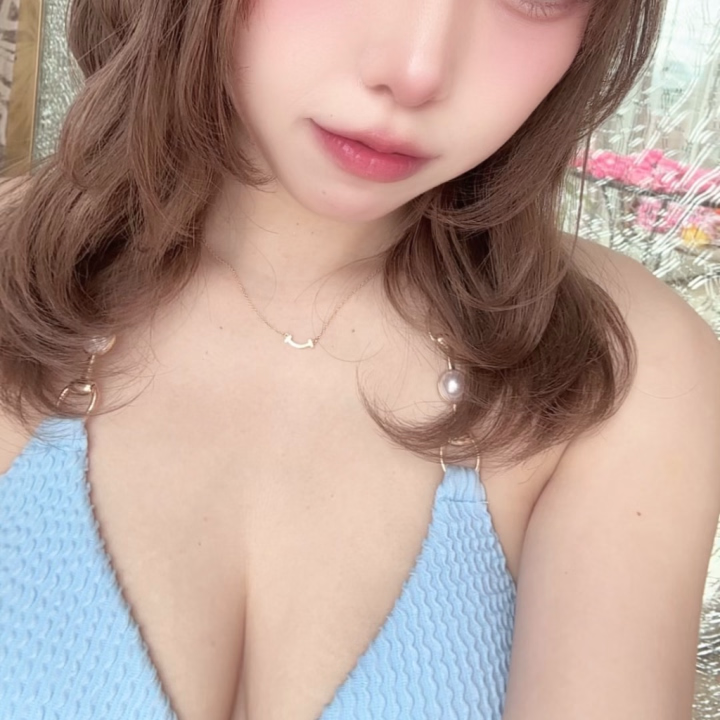 おはよっ！

なるきです🐥⸒⸒


早起きさんすぎて
今日も8時から出勤します✨️



朝から行動してるから
暑い時間外出てなくて
日光湿疹なく過ごせてます🫶🏻


今日は福岡折り返し日！

なんかあっという間に半分来ちゃったし
もう1週間もいられないんだって思ったらしょぼん…

沢山の九州男児、西日本男児に会えて
幸せすぎるんだもん🥺︎💕


遅い時間までなるきはいるから
仕事終わりにでも癒されに来て~っ！


待ってるだよっ！！