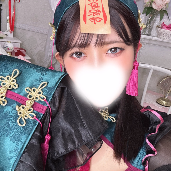 キスってかなり情報量多い。

口臭そのものより生活感を嗅いでる感じかな
だって口臭する人って

・雑な歯磨き
・不規則な生活による胃の荒れ
・会う前なのにネギ塩カルビにんにく増しまし丼いく無警戒さ

そういう所に紐づいてしまう

逆に口の清潔感ある人って
それだけで、ちゃんとしてる感が出る。