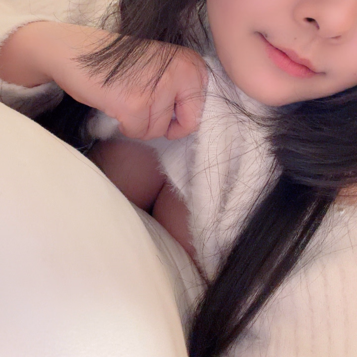 こんにちは🫶  
出勤してます💋  

朝からずっと、  
ぎゅってされたい気持ちが止まらなくて…🥺  
優しく触れられるだけで、  
すぐ安心しちゃうタイプです💗  

最初から甘えモード全開だから、  
受け止めてくれるお兄様に会いたいな🫶