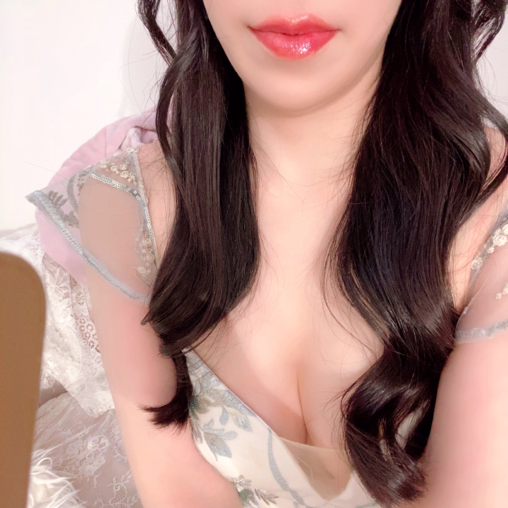 おはようございます🥰わかなです❣️



昨日会いに来てくださったお兄様方、ありがとうございました💕



本日は最短🈳16:00〜なので、ご予約お待ちしてますね🥳💓💓