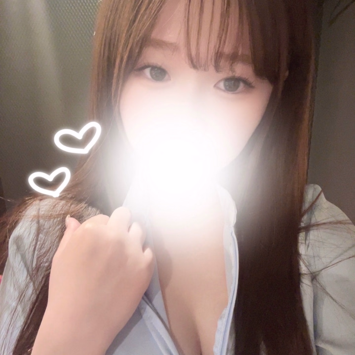 こんばんは、ななねです❕

前回の出勤から期間が空き過ぎて、忘れられてないか心配😿😿😿

出勤まで、週1投稿目指してる💫

見守っててね♩

写真はこの間出勤した時のナース💉✨
水色のナースは珍しいよね🩵