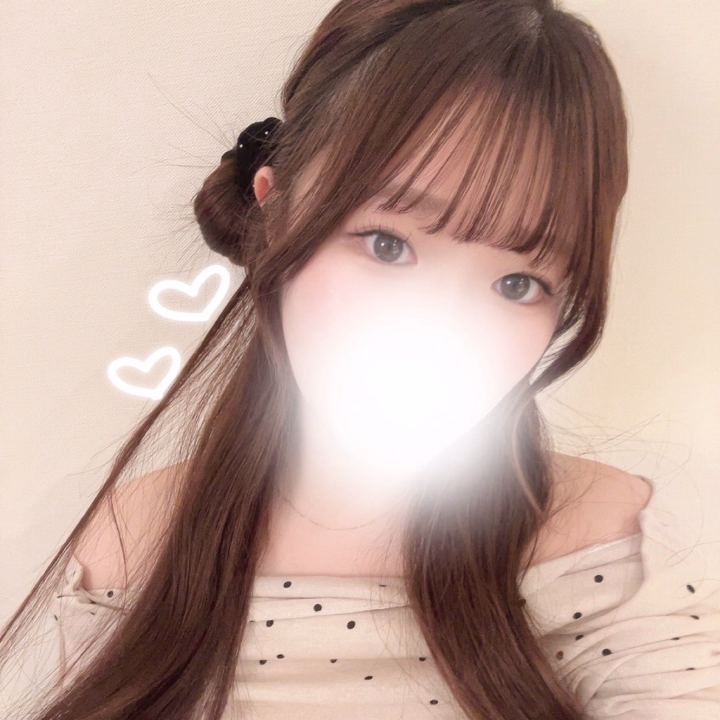 こんばんは！ななねです！

みてー！！！可愛いでしょ💖（笑）
（満足したら消します）

久々の友達に会えるのが嬉しくて、髪型を可愛くしてお気に入りの服を着たの✨

そういえば次の出勤は4/28.4/29だよ◎
お誘い待ってるね♩