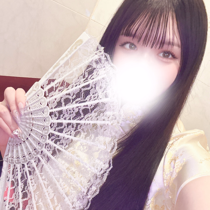 ゆうな出勤しました❕


チャイナ服を頂いたので着てみたよ🐣
どう？かわいいかなー？？👧🏻🎶



急に寒いし花粉もつらいし
風邪ひいちゃいそう😢😢


暖かくして来てくださいね😳💕