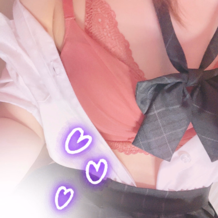 24日特待生お礼☆まことさん☆
来てくれて
ありがとうございました💕
前回声の調子悪い時に
会いに来てくれましたよね?!?!
その時思い出せなくてごめんなさい💦
また会えて嬉しかったです🥹💖️
今回もたくさん可愛いって
言ってくれたり褒めてくれたのも
嬉しかったな💕
お話聞いてビール飲みすぎは
気をつけなきゃ!!って思いました🥹🍺!!
またいちゃいちゃできたらいいな💕
タイミング合う時待ってますね✨️