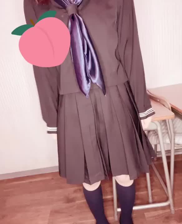制服のスカートを…♡♡
お尻結構褒められる事
多いです🍑
