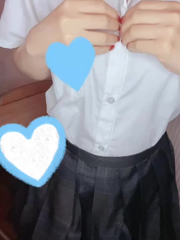 お兄さんに脱がして欲しいな♡♡
