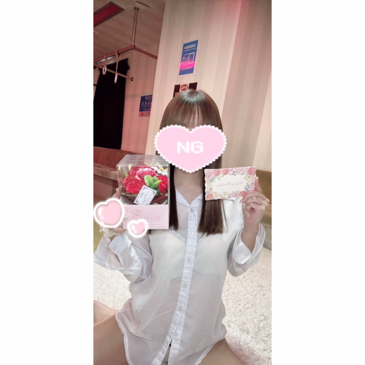 仲良しのお兄さん
今日はありがとぉ😍🩷

1番に祝ってもらえて
嬉しい(///ω///)♡

大事にするねっ❣️
早速部屋に飾ったよぉお♡♡