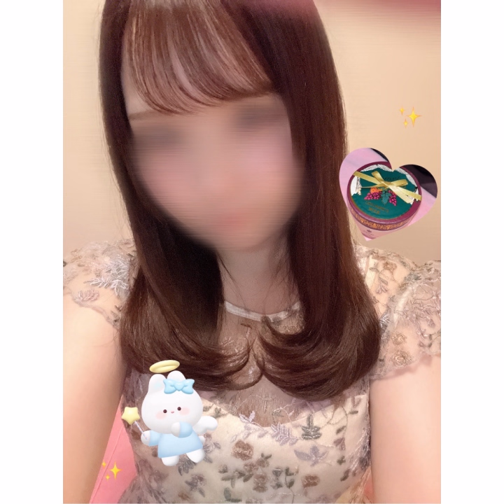 おはようございます♡
ゆのんです

今日11:00～16:00までお店にいます✌🏻✧

今日も暑くなるみたいなので水分補給こまめにしましょうね🩵🫧

あと髪の毛染めました♡
めちゃくちゃ暗めの赤はいってます笑

写真も実物もそんなに分からないような、、💭笑


それではまたね～～！