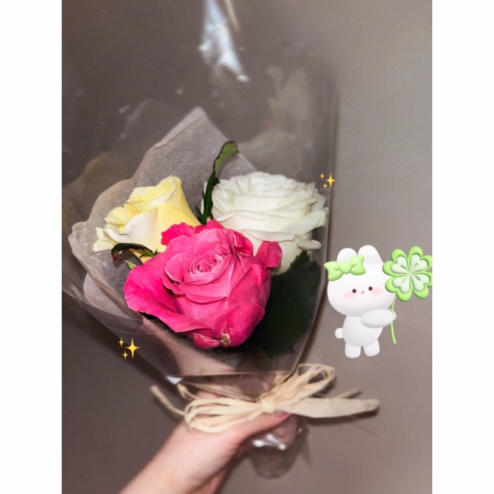 おはようございます
ゆのんです

今日11:00～16:00までお店にいます‎🤍✨

お時間の合う方ぜひお待ちしてます♡

この前バラ貰って嬉しかったので載せちゃいます🌹✨
それぞれ色が違くてきれい～～！


それではまたねんˆ- ̫-ˆ⟡.·