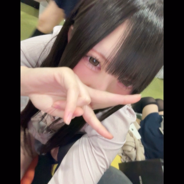 こんばんは！みるくです！💞
本日14時から23時まで出勤してます💞🍓
昨日は写真指名でじゃがりこふたつとチロルチョコ頂きました😭💞
ありがとうございます😊✨✨
じゃがりこめっちゃ好きだからめっちゃ嬉しかったよ！！！