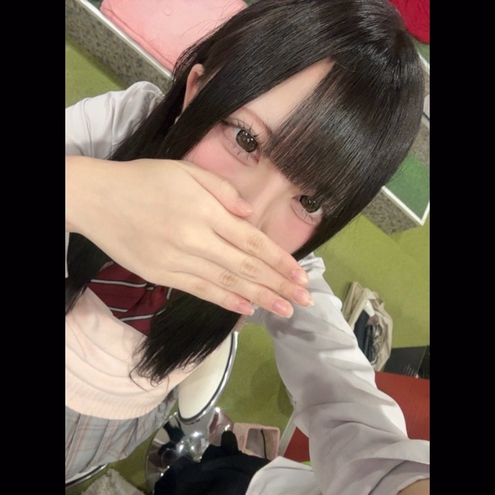 こんばんは！みるくです！
本日18時から23時出勤してます💞💞💞
ぜひ遊びに来てください💞🍓🍓