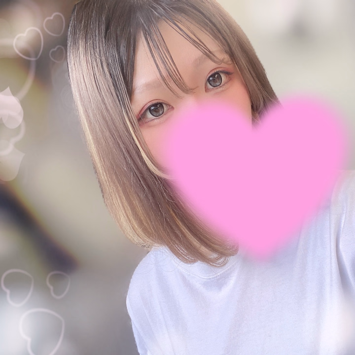 おはよう〜🌻
もう夏になりかけて暑い日が続いてるね(  ∩¨∩  )
普段はガーリー、クラシカル系が多いけど暑くなると大きめのTシャツにショートパンツスタイルもしたりします✨
お兄さま達、水分補給と塩分も忘れずにね𓈒 ˖ ࣪ 𝜗𝜚



࣪˖ ꒰ঌ  みみ  ໒꒱ ˖ ࣪