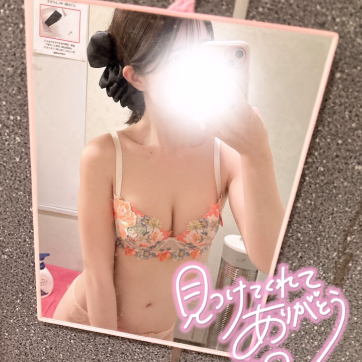 むむむ。
女の子の日ってなにする？
ってこれは女の子に対しての質問だ🤣

この前酔った勢いで大人のおもちゃ買ってました🔞(笑)


まだ使ってないです←女の子の日終わったらレポしようかな🤔🔞