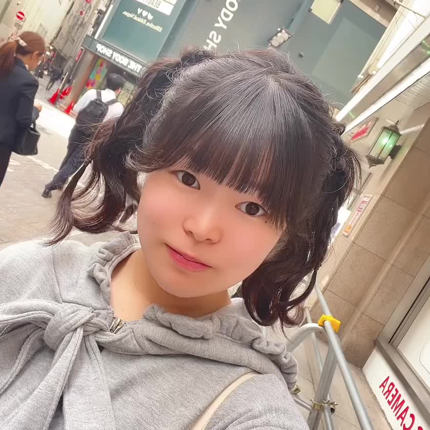 こんばんは🌙

今日は予定がいっぱいだったので
前髪カットついでにヘアメイク✂️💕

【プリンシパル】って書いてあるインスタの画像みせて…
『毛量と長さが足りない』ってなって…
いつものお姉さんが試行錯誤
こうなった‼️

可愛いね🥳✨


プリンシパルは、主役❤️

写メ日記って、ふぅが主役の物語だよね😏
いつも好き勝手書いて楽しんでおります🤣笑笑

国語で６０点以上取った事ないから、たぶん凄く下手な文だけど。。。いつも読んでくれて、ありがとう🙇‍♀️🙇🙇‍♂️
読んでくれて、ありがとう🌟