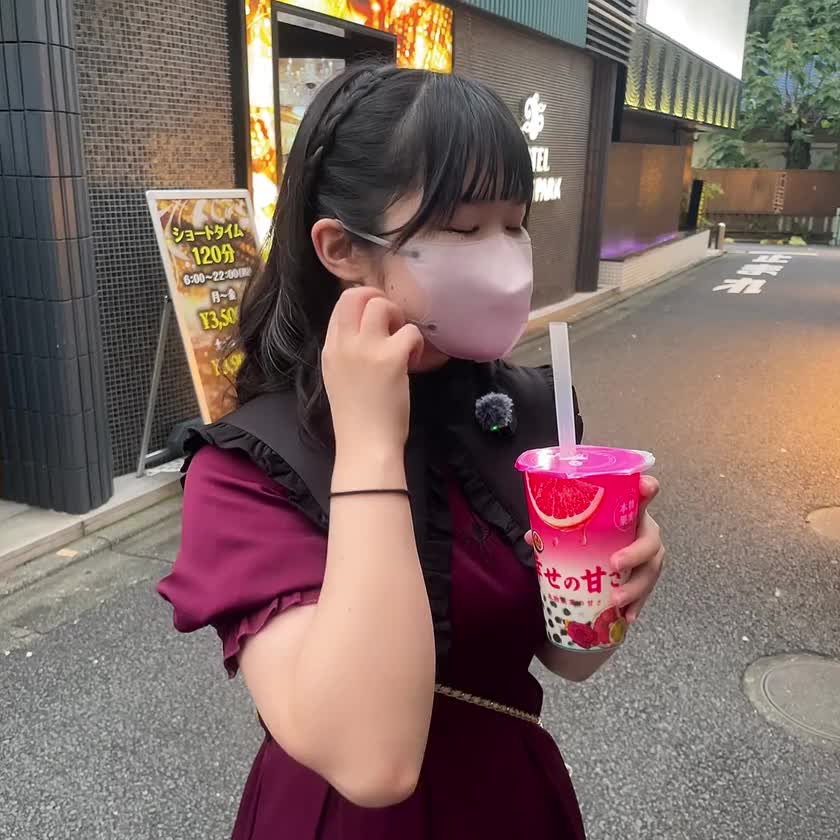 こんばんは🌙

今日は、お仕事の合間に…
撮影してきました‼️

オフショットです🫠

TikTokにのるらしい👍
マスクして撮影しました👧🏻💓

ハピスクの動画も新しく撮りました📸✨

タピオカ。小道具😘笑笑
すんごぉぉく美味しかった🤤🤤🤤

全部、食べていいって
幸せすぎ🧋💕


人見知りで、あがり症💦
なのに、出たがり🙄

自分でも、難しいです☺️笑笑

１回会った時のイメージは少々思っていた人と違うかも知れませんが、ふぅの緊張が解けるまでお待ち下さい🙇‍♂️🙇‍♀️🙇