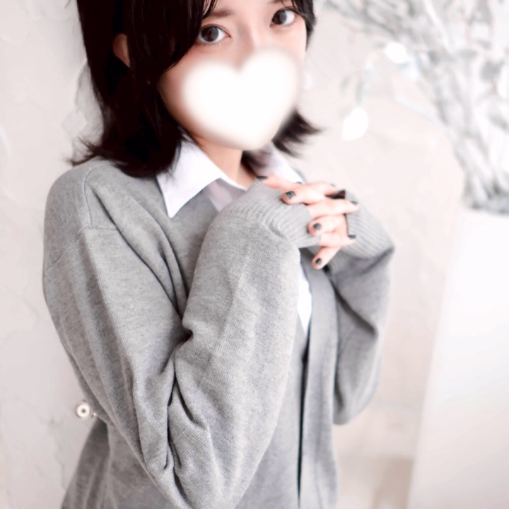 今日は出勤してます☺️
⏰ 12:00〜19:00
ただいま待機中です🖤今日はね、
くっつく距離が自然と近くなる感じが好きな気分🤍
静かに目が合ったり、
そっと触れられるだけでドキッとしちゃいます🫶

甘えたり、甘やかされたり、
ゆっくり時間が流れるみたいな
そんな過ごし方がしたいな…🖤

今日は特に、
そばにいてほしい日かも☺️
タイミング合ったら、
そっと会いに来てください🤍