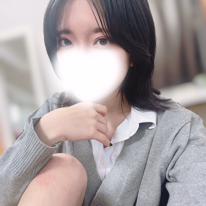 こんにちは！
明日の出勤予定のお知らせです♡ིྀ

🗓 02/10（火）
⏰ 9:00〜18:00

最近ちょっと寒くて、
自然と人肌が恋しくなる日が続いてます…🤍
くっついたり、ぎゅってしたり、
静かに距離が近くなる時間が好きです☺️

目を見てドキッとしたり、
近くで囁かれるくらいの距離感で過ごせたら嬉しいな…🤍

タイミング合ったら、
そっと会いに来てください☺️
明日もお待ちしてます🤍