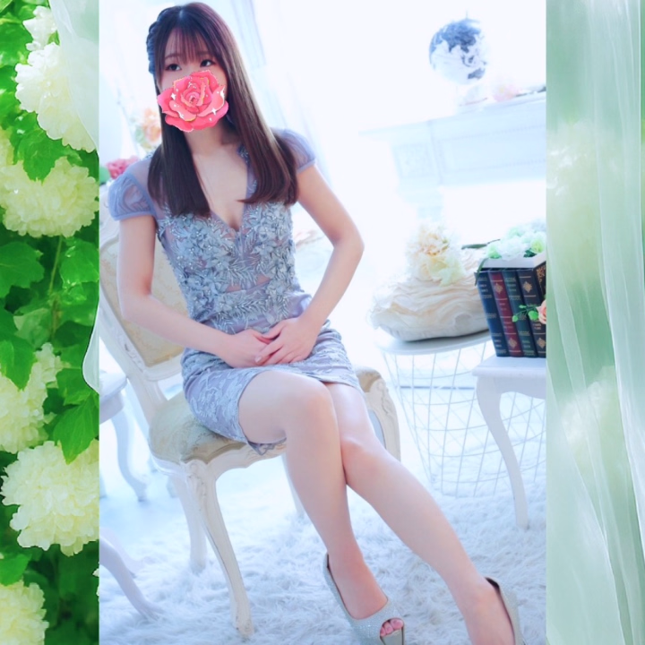 よなです🌙🌸

土曜日出勤のあとバタバタにバタバタで、やっとひと段落ついたところです❣️

土曜日も、お兄様達と楽しく過ごせて幸せでした💞2度目ましてで上手に顔面キャッチしてくれたお兄様、趣味の話で盛り上がりすぎた遠くから来てくれたお兄様、まさかの同郷な新しい〇〇帯を発見なお兄様、ものすごく楽しい一日でした♥️

そして...日曜日と月曜日で、女友達で泊まりがけディズニーではしゃぎすぎて力尽きてました✩*.🏰🐭🏰.*✩

今日は午前中仕事でトラブルがあって、出勤危ういかな...ってなってたんだけど、会いに来てくれるお兄様の知らせを聞いてマッハで処理してウキウキ出勤でした🐒🐒🐒
人間追い詰められると新たな能力開花するのごとく、ビックリするほど処理能力上がりました笑

今週は土日の夕方に来るまでは平日忙しくて来れないので、今日この後夜までお待ちしております❣️