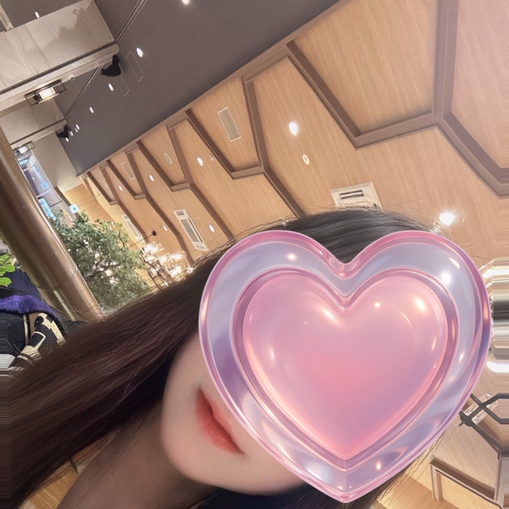 よなです🌙

昨日の夜、サ活してきて元気いっぱい出勤です‼️
好きな施設が遠い所にあるので、3時間くらいしかいれなかったけど、しっかり整ってきました‼️
サウナ入ってスムージー飲むのが最高の贅沢だと思ってます😊

ここのとこ寒暖差で自律神経まいってたのもあって、短時間でも体あっためて汗かくの大事だなって！

今日は朝から半日パソコンカタカタしてから、ラストまでいます❣️
いちゃいちゃお風呂入って、今日も整っていくぞの気持ちです🛀🫧

お時間合いましたらぜひぜひ、会いに来てくださいね♡