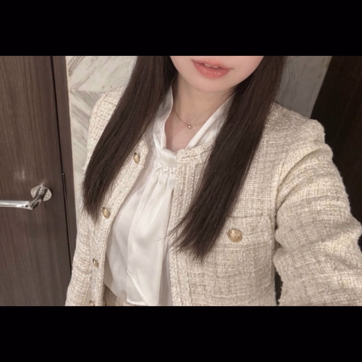 よなです🌙🌸

今週バタバタにバタバタで、
4月ってこんな忙しかったっけ？！
って気が遠くなるような1週間でした😂
新年度の忙しさ、舐めてました😭
お兄様方も新年度、忙しかったですか❓

今日は久しぶりの吉原出勤なので、
ウキウキしながら移動してます‼️
平日の忙しさを忘れるような日に
なればいいな🫶

23時すぎくらいまでいます！
月曜日へのチャージしに来てください♡
わたしもチャージしたいです✨
お約束お待ちしております❣️