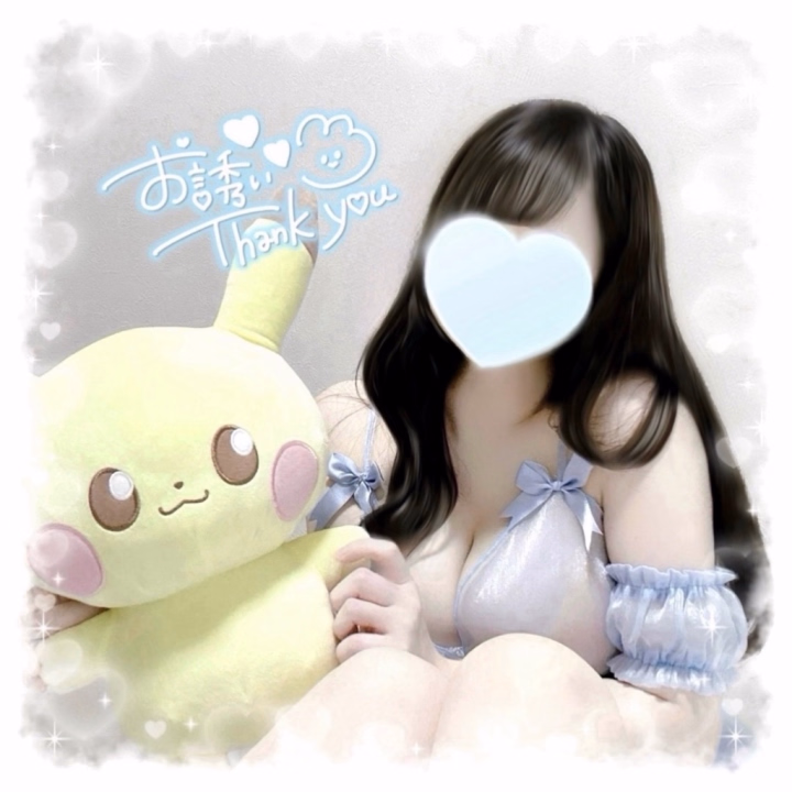 5/19 お礼💌 仲良し様♡Ｔさんへ


Ｔさん♡
こんばんは🌃⋆☽·̩͙‪

この間は逢いに来てくれて
本当にありがとう💕

お礼が遅くなってごめんね🙇🏻‍♂️

Ｔさんとはもう逢えないかもしれないって思ってたから
ご予約をいただけた時すごく嬉しくて⋯
逢える日がとても待ち遠しかったよ😭

全てにおいて誠実で紳士なＴさん♡

穏やかで優しくて
笑うと猫ちゃんみたいな
可愛い笑顔になるのも素敵♡

念願のキラ交換もできて
ミュウツーまでありがとう‎⌣̈👍🏻´-

ＴさんとポケモンGOでも
繋がれてるの嬉しいよ☺️

もしかしたら夏頃にもう一度
逢えるかもしれないのも幸せ ඉ-ඉ

Ｔさんと一緒に過ごせる空間大好きです♡

また逢える日を心から
楽しみにしてるね💕



シュークリームとブイズの可愛いブランケットもプレゼントしてくれて本当にありがとう🥹🎁✩⡱

ブランケットを広げた瞬間、可愛いすぎてお家で一人
「可愛いー♡」って声に出ちゃってたくらい♡笑
大切に使わせてもらうね ꒰՞> · <𓈒՞꒱