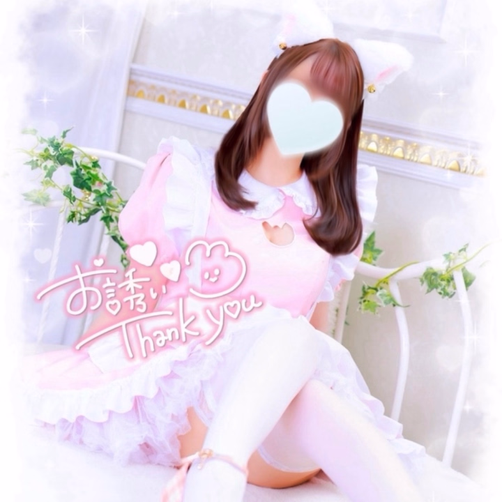 7/5 お礼💌 仲良し様♡Sさんへ
Sさん♡
こんばんは🌃⋆☽·̩͙
昨日は雨の中逢いに来てくれて
本当にありがとう😭🩷
どんなに化粧がよれよれでも
可愛いって褒めてくれたり
気遣い上手って言ってくれたり...
私の自己肯定感を上げてくれるSさん🥺
みんとがここにいる限りみんとだけだよ。って言ってくれた言葉が今もずっと
忘れられないよお ඉ_ඉ🩷
なんかね、Sさんが本当に優しすぎて
たまに泣きそうになっちゃうんだよね🥲
いつも本当にありがとう♡泣
それにタバコに火を付けるのも
やらせてもらえて嬉しかった🎵
そういう些細なことでも
Sさんだから喜びを感じます♡
㊙️Bも楽しみにしててね ( ≖ᴗ≖)ニヤッ
もうSさんに逢いたい病だから
また絶対逢おうね⋯🥺💭🎀
明日、ポケGOのウィークリーも
お誘いしちゃおっと |ू•ω•)♡チラッ
差し入れしてくれたチョコラBBも
Sさんのお見送り後すぐに飲んで
エネルギーチャージしたよ♡
いつもありがとう😭🙏🏻✩.⋆