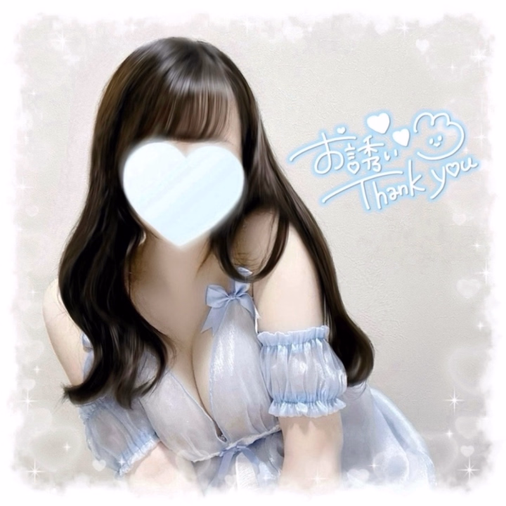 5/6 お礼💌 仲良し様♡Ｓさんへ


Ｓさん♡
こんにちは🧸

この間はＧＷ最終日の大切な休日に
逢いに来てくれて本当にありがとう💕

お礼がとっても遅くなってごめんね🙇🏻‍♂️

私はＳさんの笑顔を見ると
やっぱり癒されます☺️

いつも優しく微笑みかけてくれる
Ｓさんの笑顔が頭から離れないよ♡

お化粧よれよれでも可愛いって褒めてくれて
嬉しい言葉をたくさんかけてくれるＳさん♡泣

Ｓさんの優しさにいつも甘えてしまう私だけど、どんな私でも受け止めてくれて、お話しもたくさん聞いてくれて本当にありがとう🥺

Ｓさんみたいな
心強い味方がいてくれて
とっても嬉しいです (ó﹏ò｡)ｳｩｩ

あの日はタバコ咥えたまま服を着る
Ｓさんがかっこよかったよ💕

些細な行動にも
キュンキュンしてしまう
デレデレみんとでした♡笑

またＳさんに逢える日を
心から楽しみにしてるね🫶🏻



栄養ドリンクとキュレルのスプレーも
プレゼントしてくれてありがとう🎁⋆˙⟡
身体を労わってくれるＳさんの気持ちが嬉しかったよ🥺

キュレルのスプレー毎日使ってみて
また感想言うね♡