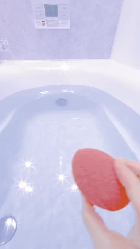 またまた仲良し様からいただいた
バスボムを入れてお風呂入ったよ🫧

今回はちいかわ♡


ラインナップは
ちいかわ・ハチワレ・うさぎ
だったから推しはいなかったけど
うさぎの表情が可愛かったので
うさき狙いでチャレンジ！

なかなかフィギュア出てこないなあ
って思ってたらほとんど溶けてなくて
手で砕いて溶かしました🤣

お風呂の水面にシャワーを当てると
泡風呂にもなるバスボムだったよ♡