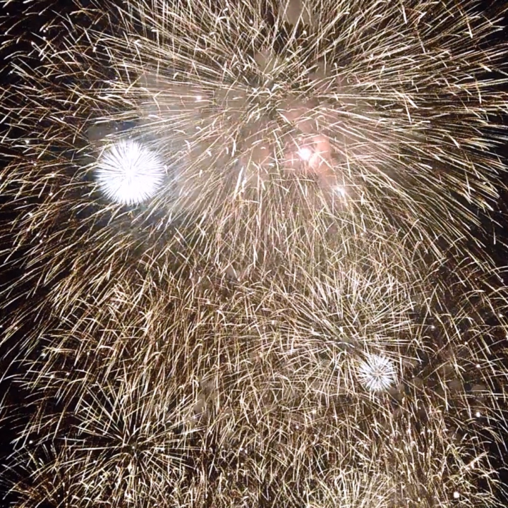 去年の花火 🎆 の動画見返して

感動してた 😹

花火すきやわ ❤︎

今年もたのしみ 😻


はぴどり松山 公式ラインに登録して
ゲリラ割引情報をゲットしてね 💚
https://lin.ee/pdlFcCci

ぃょ🍊のプロフィールはこちら 🐾
https://hime-channel.com/profile/w2d273
フォローもしてね ❣️

ご予約は
ソープランド[ハピネス＆ドリーム松山 道後温泉]
☎️ 089-915-4126 または、ヒメチャンネルのトーク 💬 まで♪