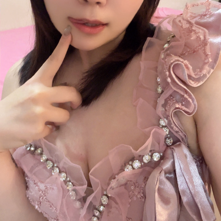 出勤しました〜🎶

23:30までと短いですが、お誘い待ってます✊🏻💨