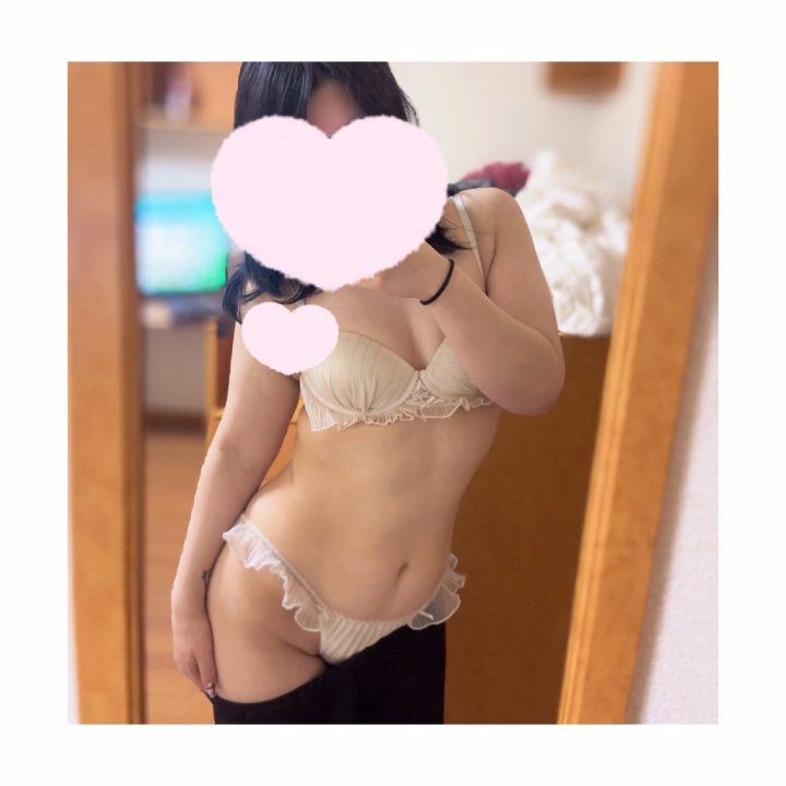 おはようございます🥱

今日はなんと、！
パネルの撮影！！！

私もともと写真写り悪いほうなので、今回の撮影で変わるかなと不安なのですが、、、


可愛く撮ってもらおーっと🎶

その後16:00〜出勤です🛁

🈳あるのでお誘い待ってます〜〜🌸